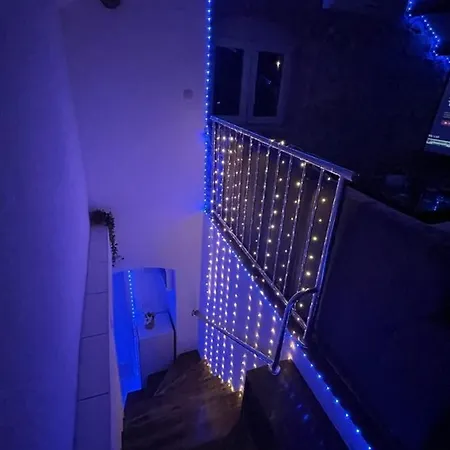 Unique Two-level With Smart Projector * 斯普利特